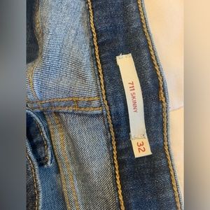 Levi’s 711 Skinny 32